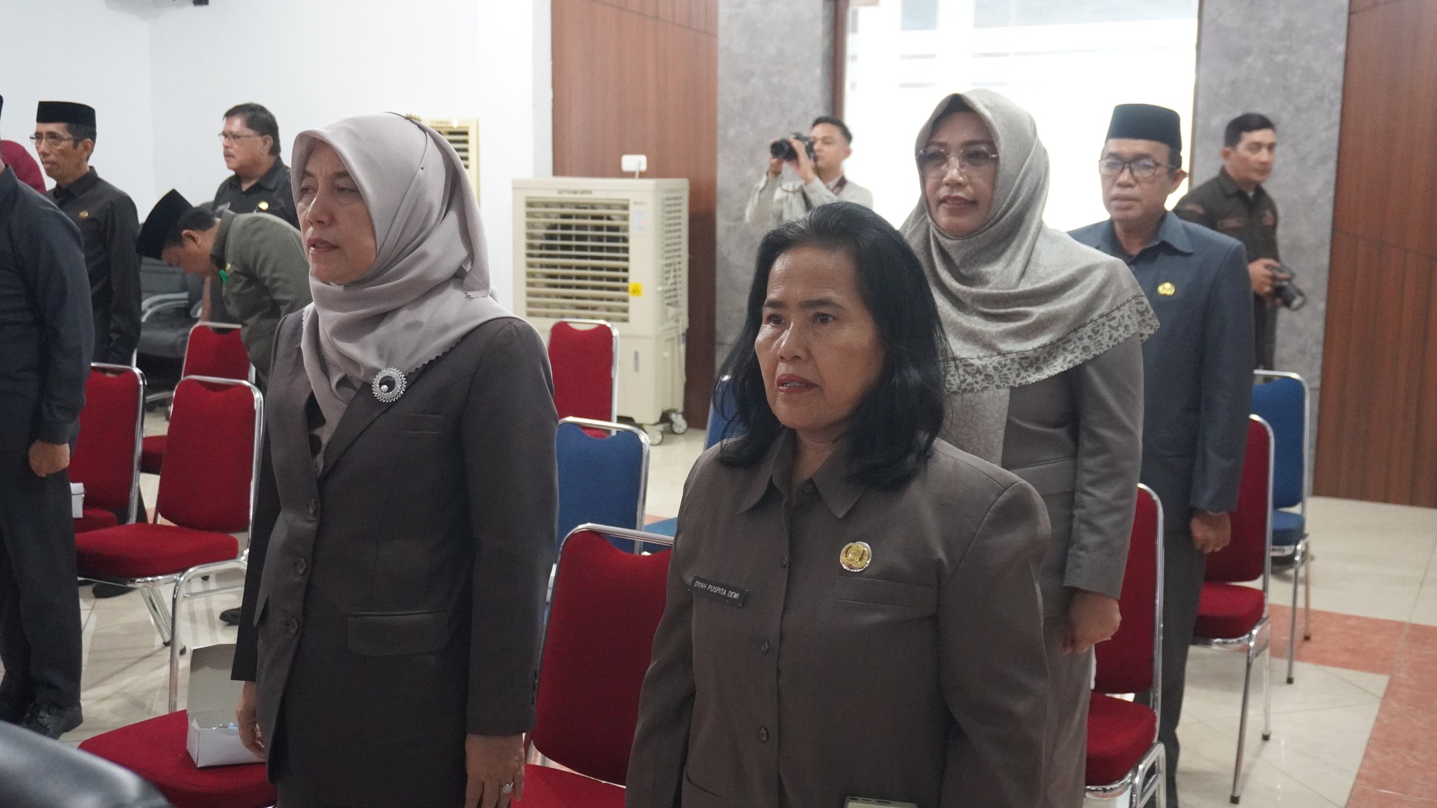foto Kepala DPMPTSP Pinrang Hadiri Rapat Paripurna DPRD Penandatanganan Nota Kesepakatan KUPA dan PPAS Perubahan 2025