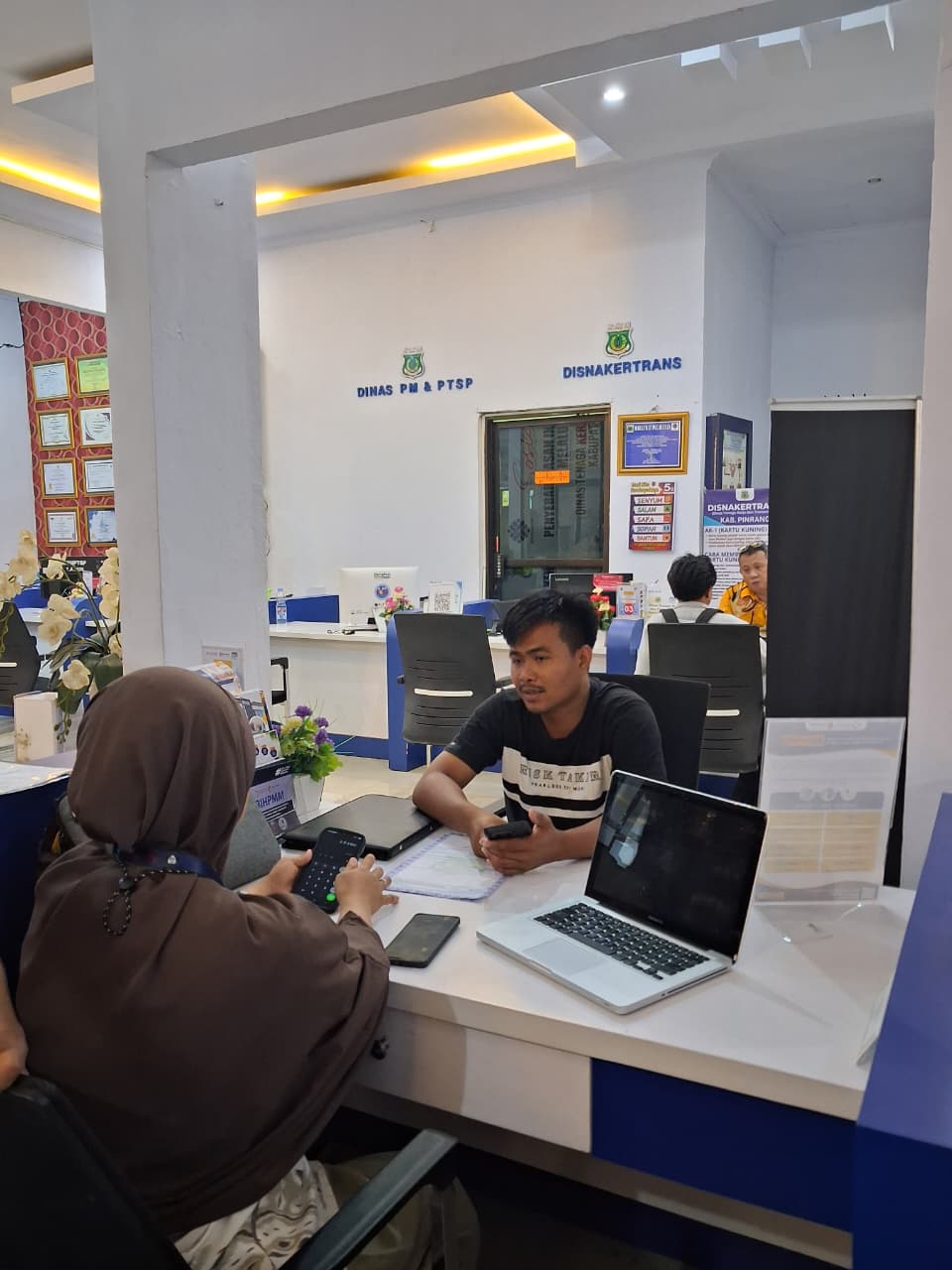 foto Hari Pertama Layanan BBIHPMM di MPP Pinrang Didominasi Konsultasi Sertifikasi Halal oleh Pelaku UMKM